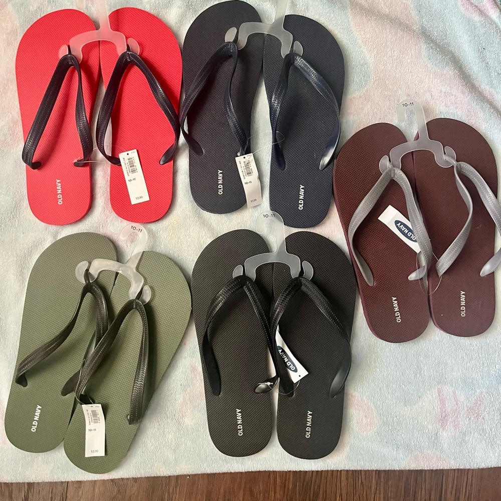 5 men’s Old Navy Flip Flops in Multiple Colors size 10-11